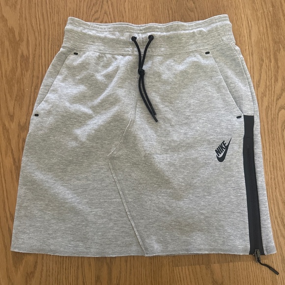 Nike Skirt - Picture 1 of 4